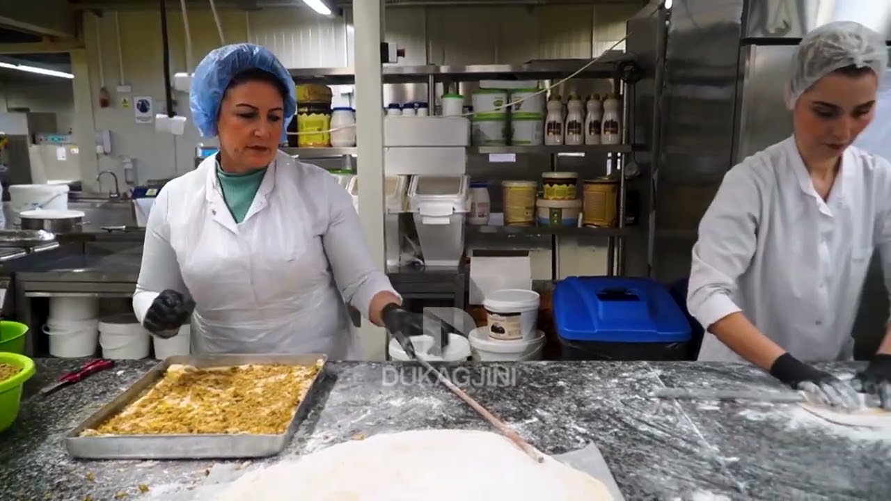 Kevini brenda “Jaffa Food and Sweets” / Përgatitja e bakllavave për Fiter Bajram