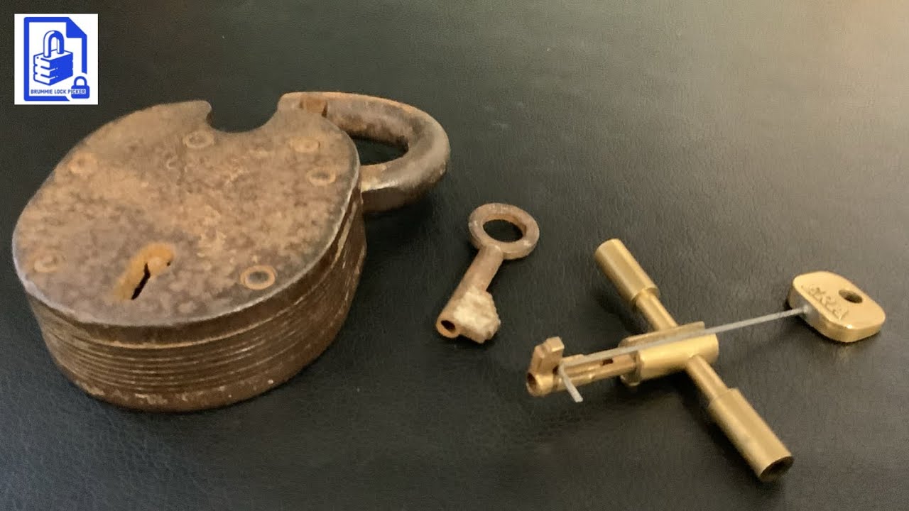 890. Old Chubb Cruiser Padlock No.279 picked open - How to prevent getting the pick wire trapped 👀