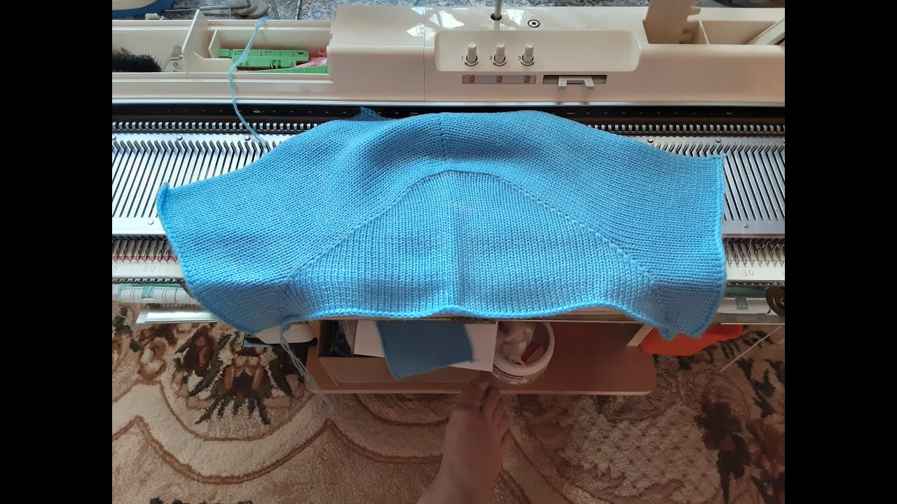 Как, я вывязываю окат рукава сверху на вязальной машине.