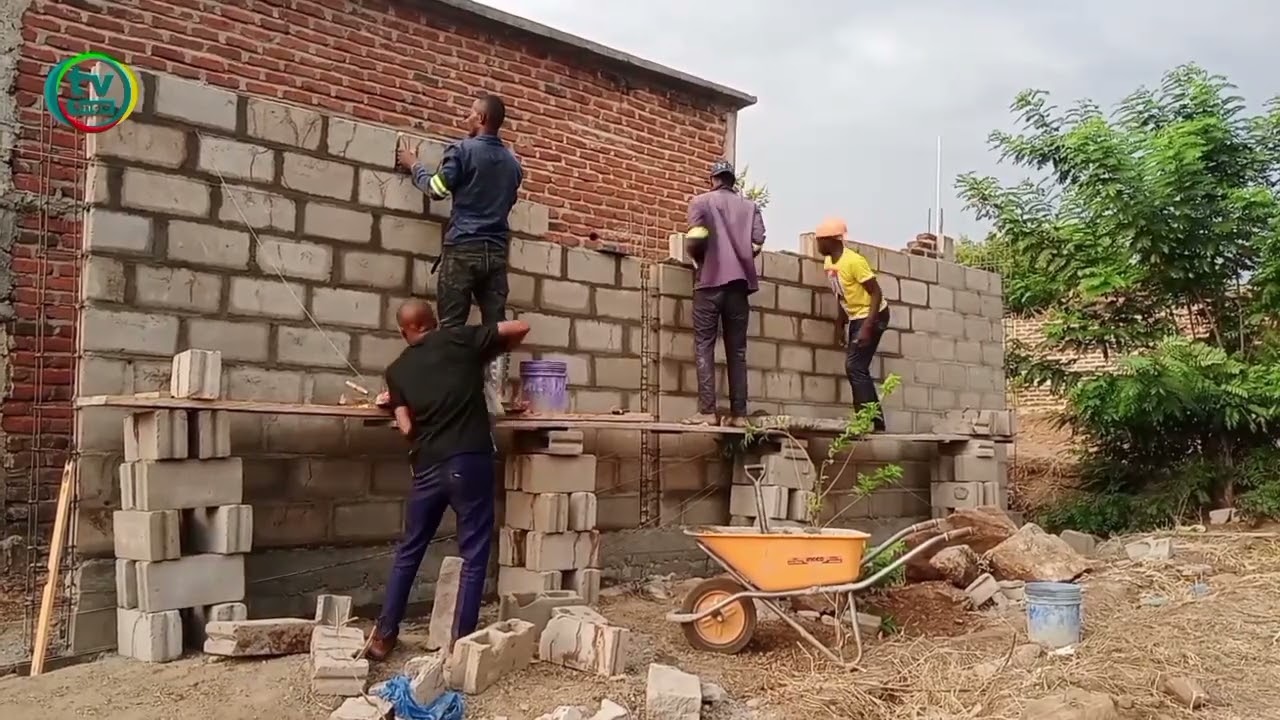 MILITARES DESTRUIRAM MURO DE VEDAÇÃO DE RESIDÊNCIA DE MUNÍCIPE EM METANGULA PORQUE ALEGADA INVASÃO