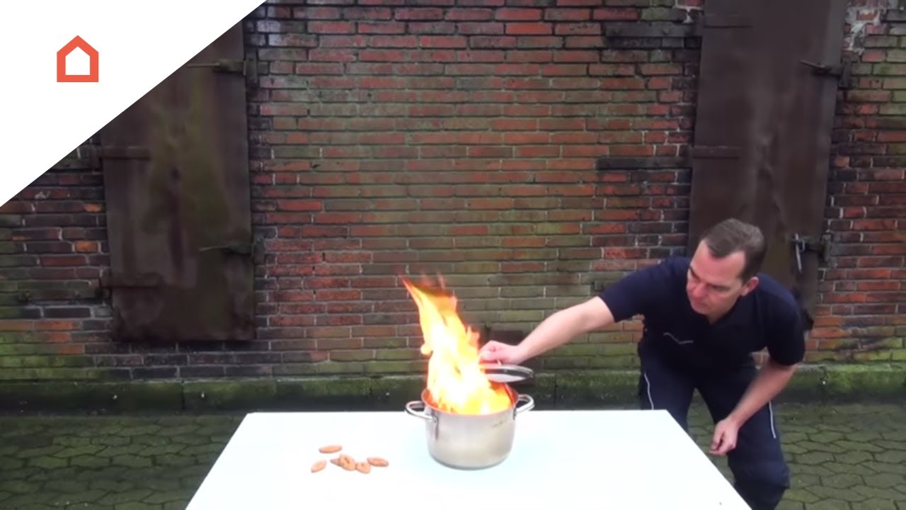 Sådan slukker du en brand i din gryde