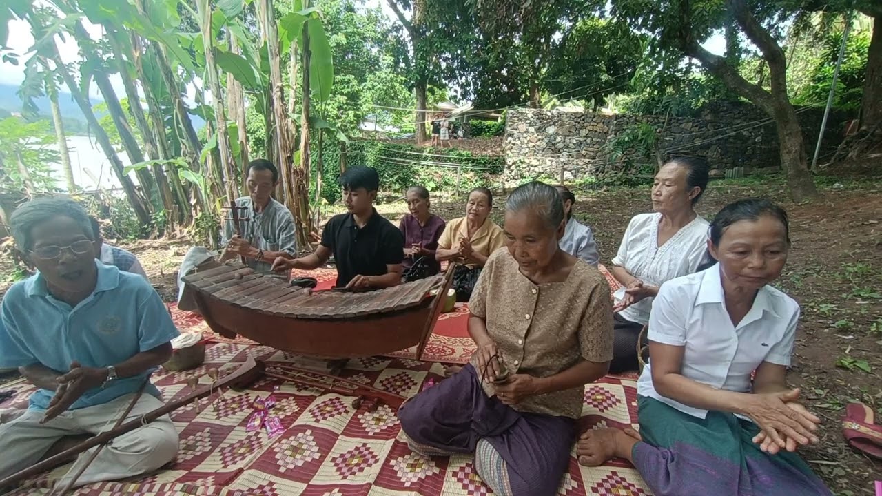 ขับทุ้ม บ้างเชียงแมน หลวงพระบาง ประเทศลาว  / ຂັບທຸ້ມ ແຂວງຫຼວງພະບາງ