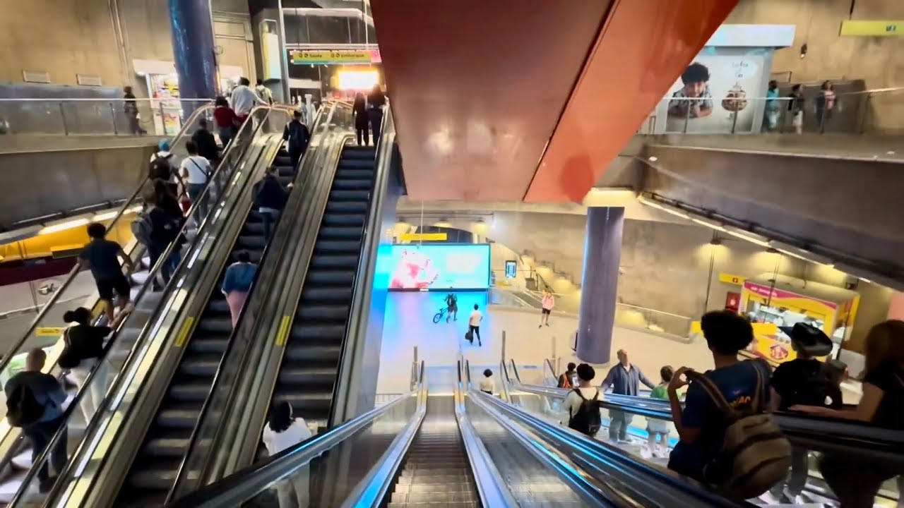 Transferência entre as linhas 9 e 4 na estação Pinheiros