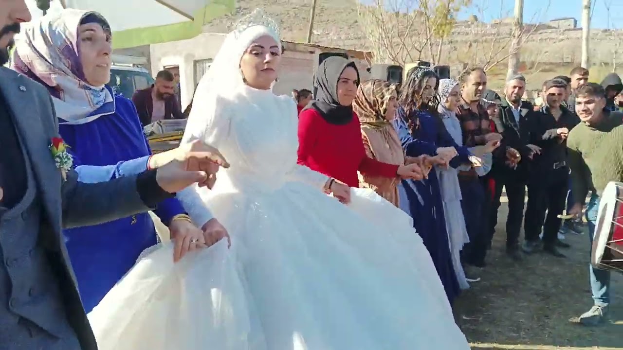 KOMA ROJHAT MUÇ GÜLPINAR KÖYÜ  İZLEMEYE  DEGER BİR DÜĞÜN 05385058492