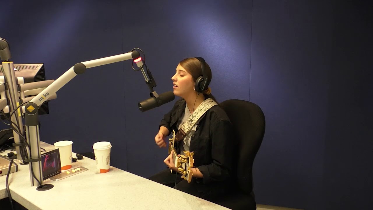 Teenage sensation Lindsey Lomis performs 