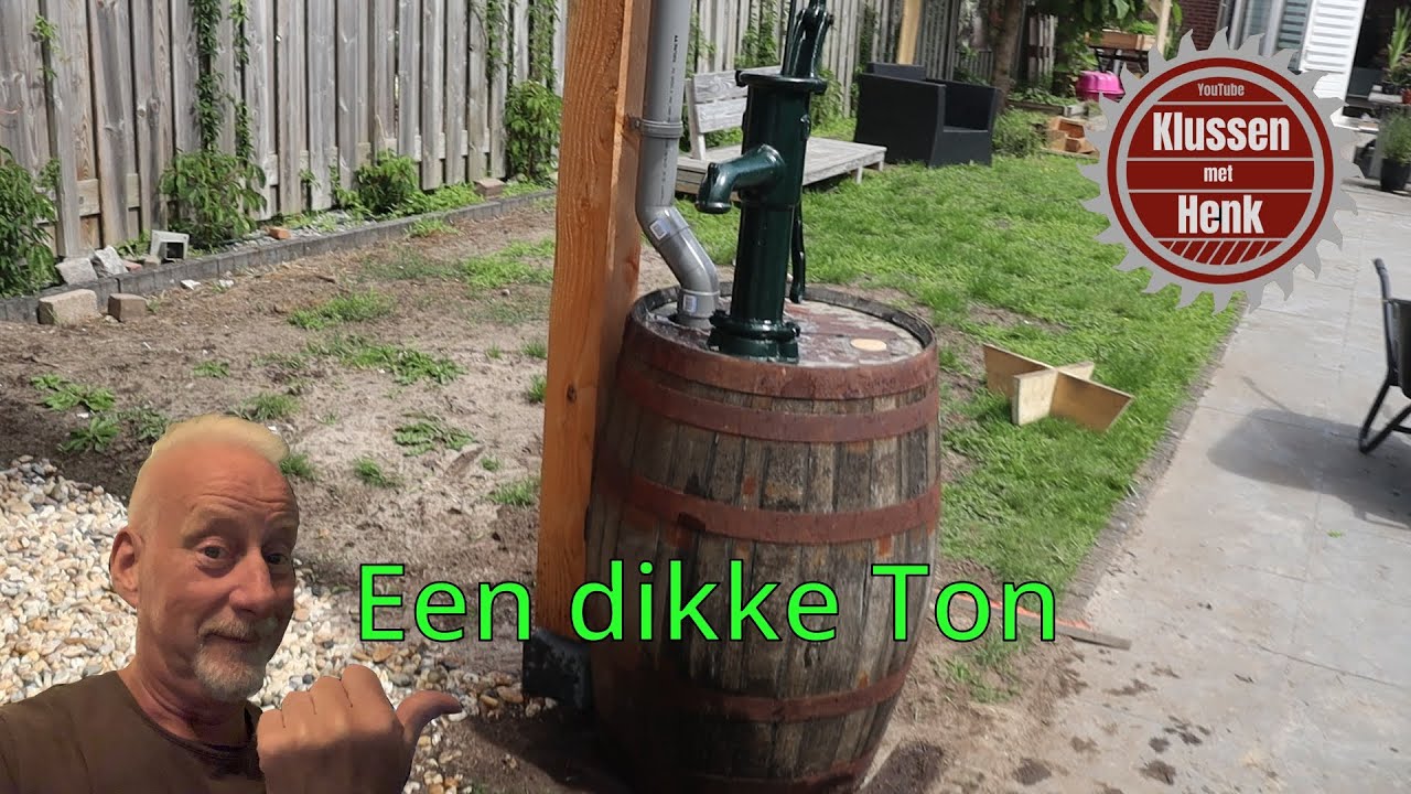Een regenton onder de Carport  plaatsen en aansluiten