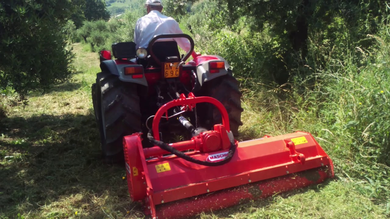 Trattore Valpadana 1540 con Trincia Maschio