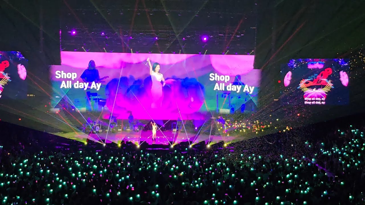 [fancam] Shopper - IU (아이유) HEREH in Rosemont 240725