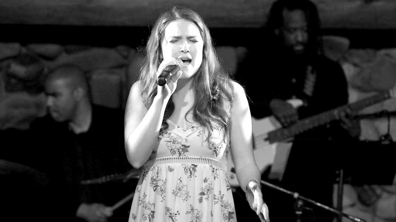 Leanna Crawford - She Used to Be Mine