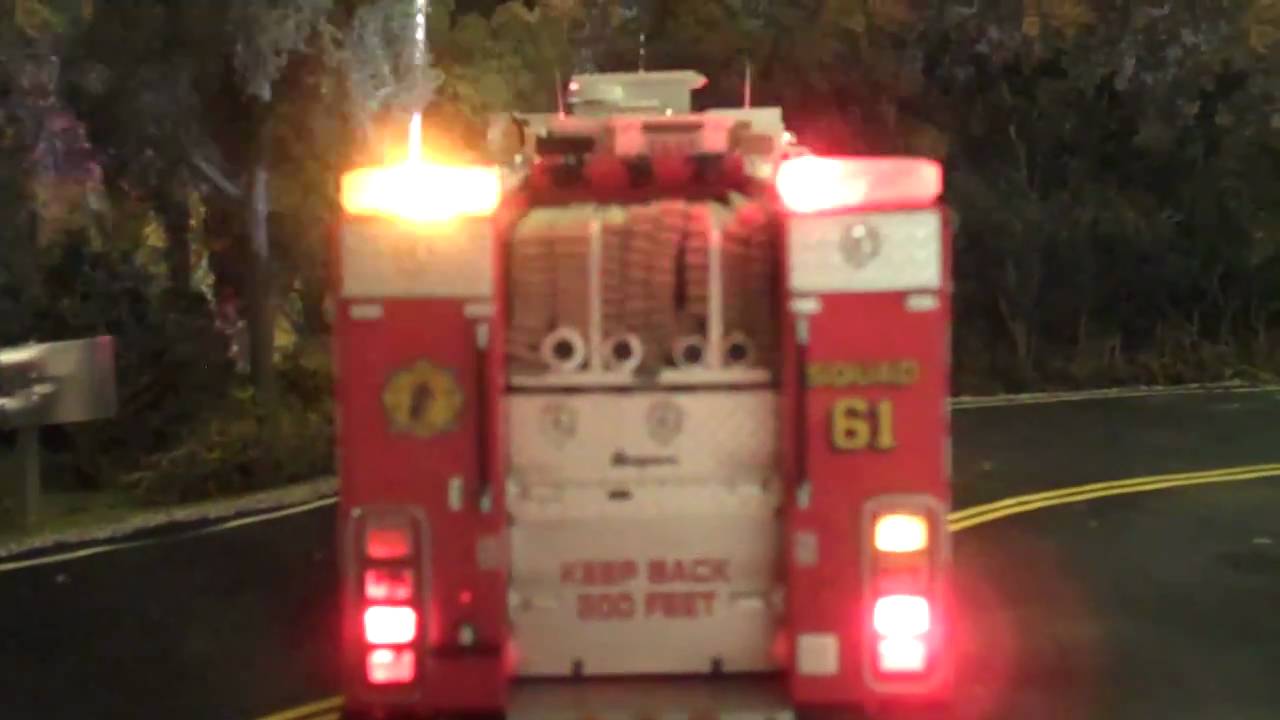 1/32 Scale FDNY Squad 61 Pumper Diecast Model with Flashing LED Lights