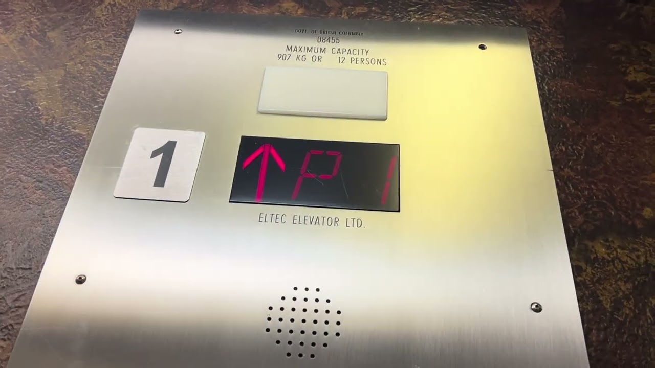 Filming an elevator at a apartment
