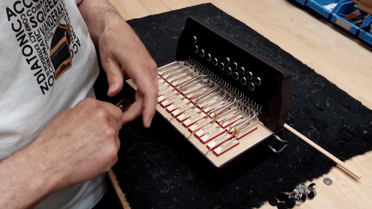 Assambling Crosio Buttons