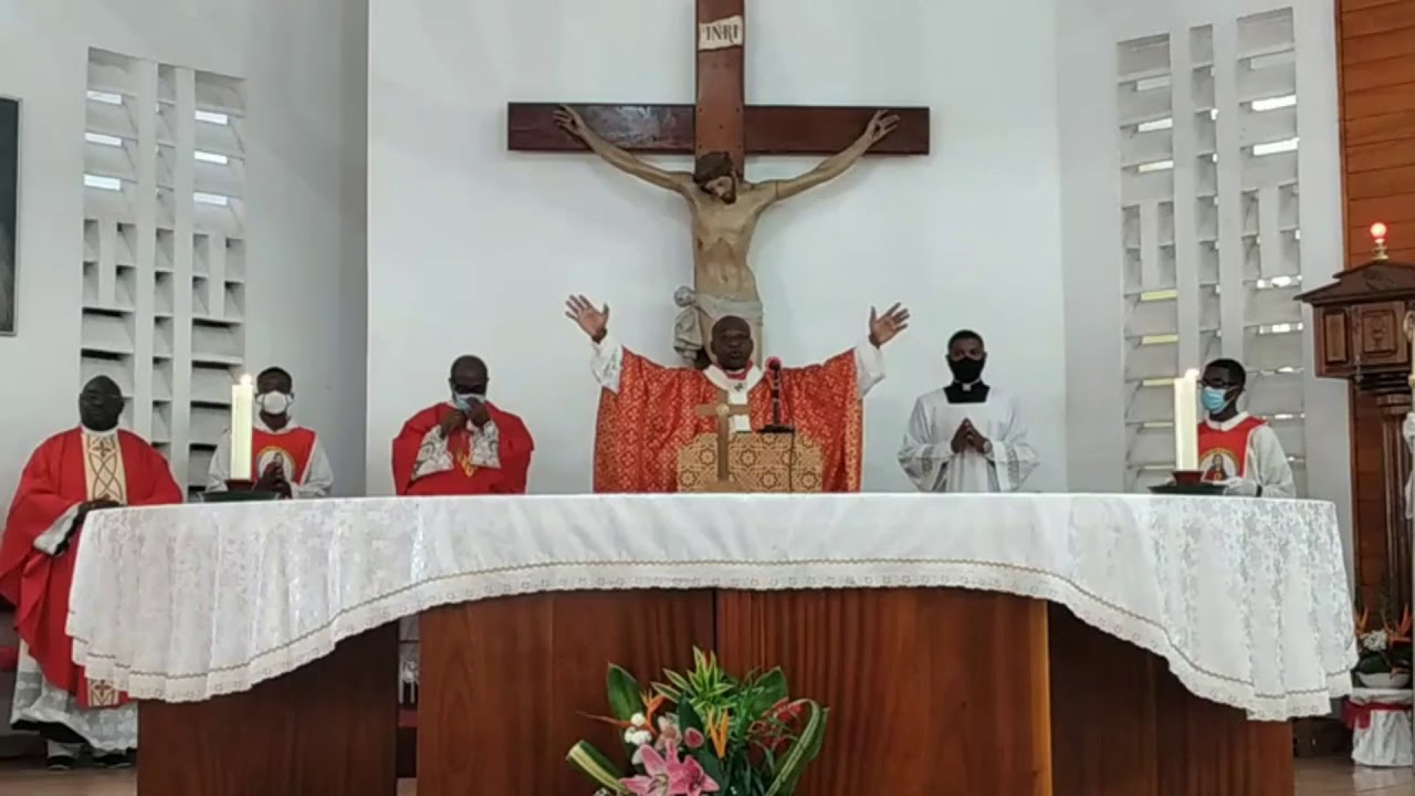 Messe de confirmation en la Paroisse Cœur Immaculé de Marie de Nzeng-Ayong