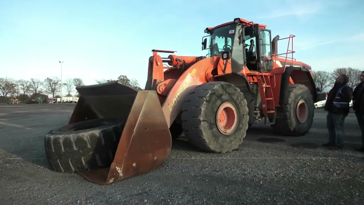 cat lexion claas xerion 4000 grimme rooiers doosan shovel graafmachines bij ritchi bros meppen dld