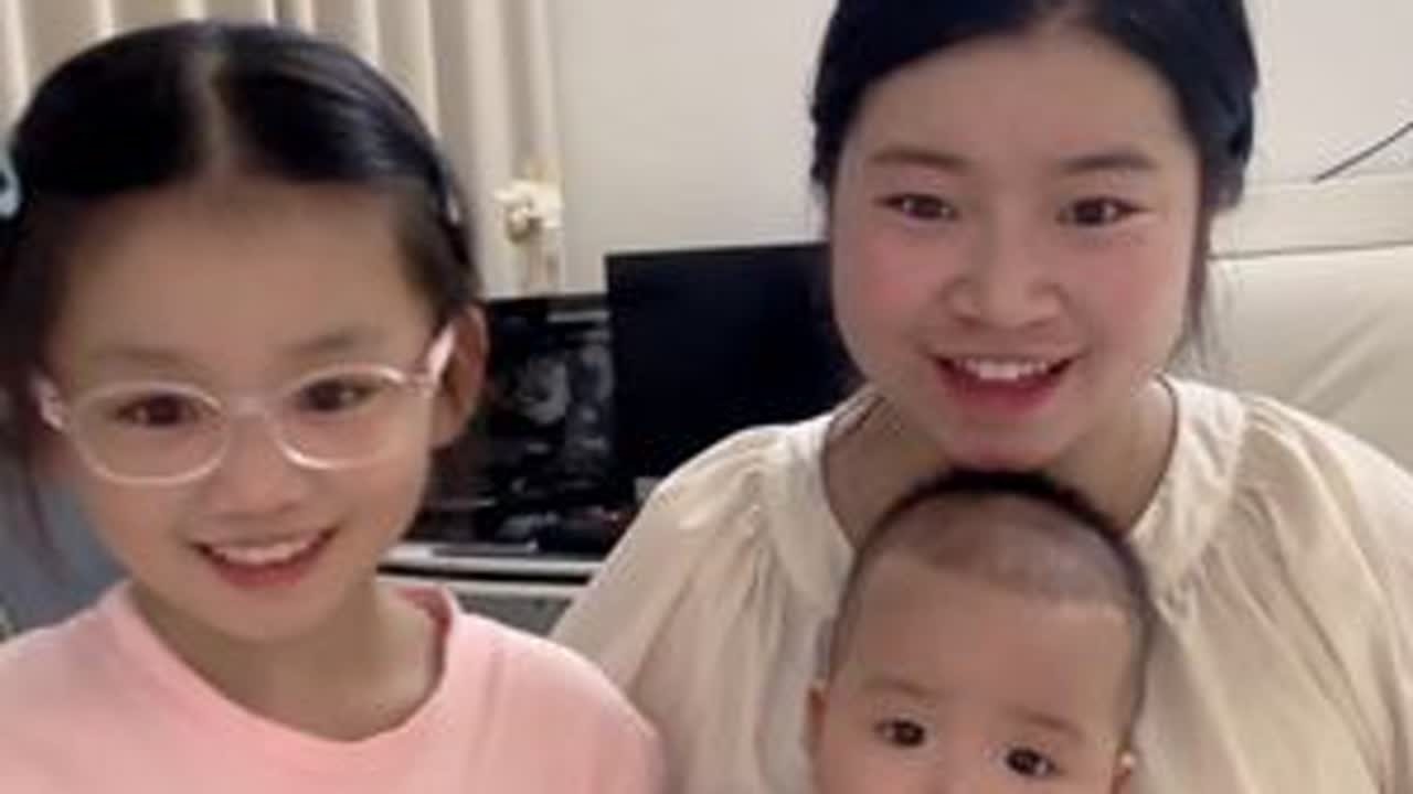 相差9岁的姐弟，等姐姐去上大学了，我们还在读小学，这个相差也太大了吧