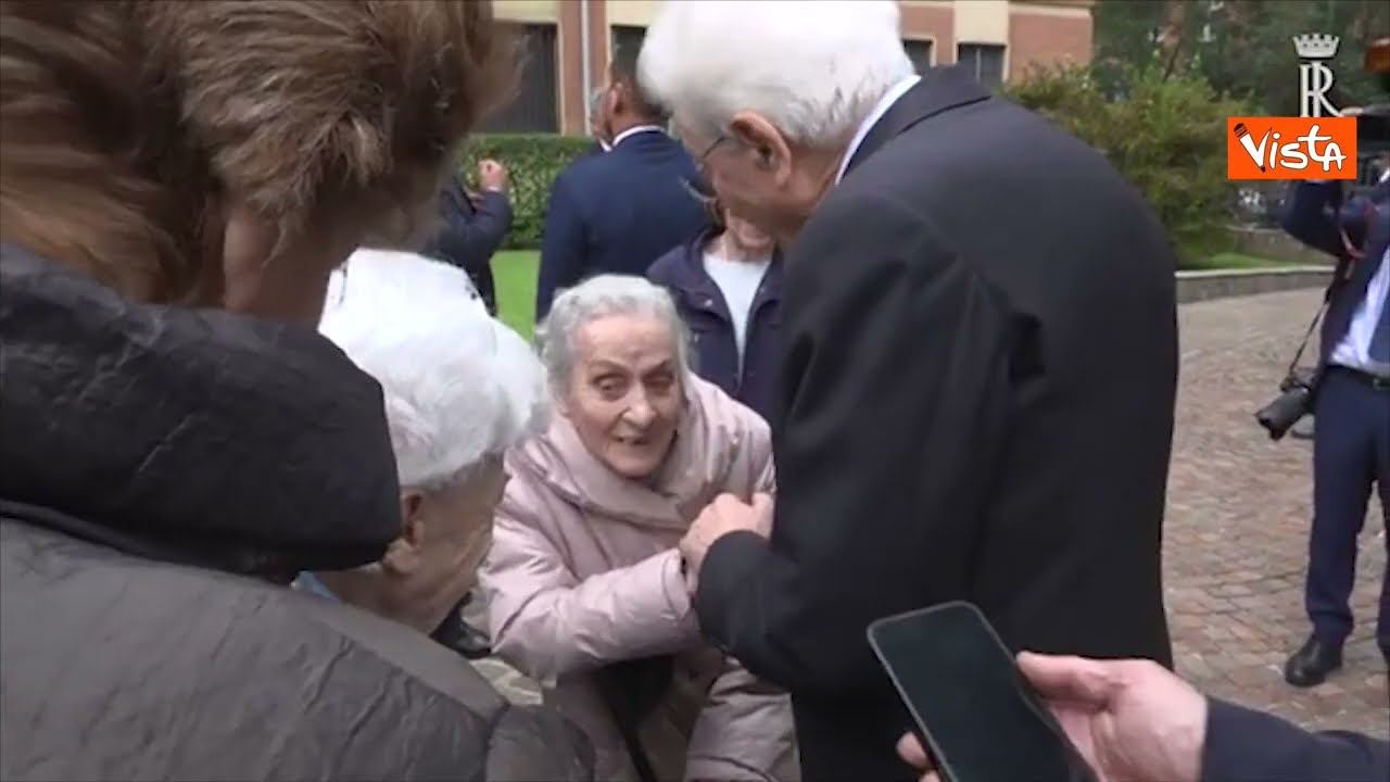 Mattarella bacia sopravvissuta della strage di Gorla e Precotto del 1944