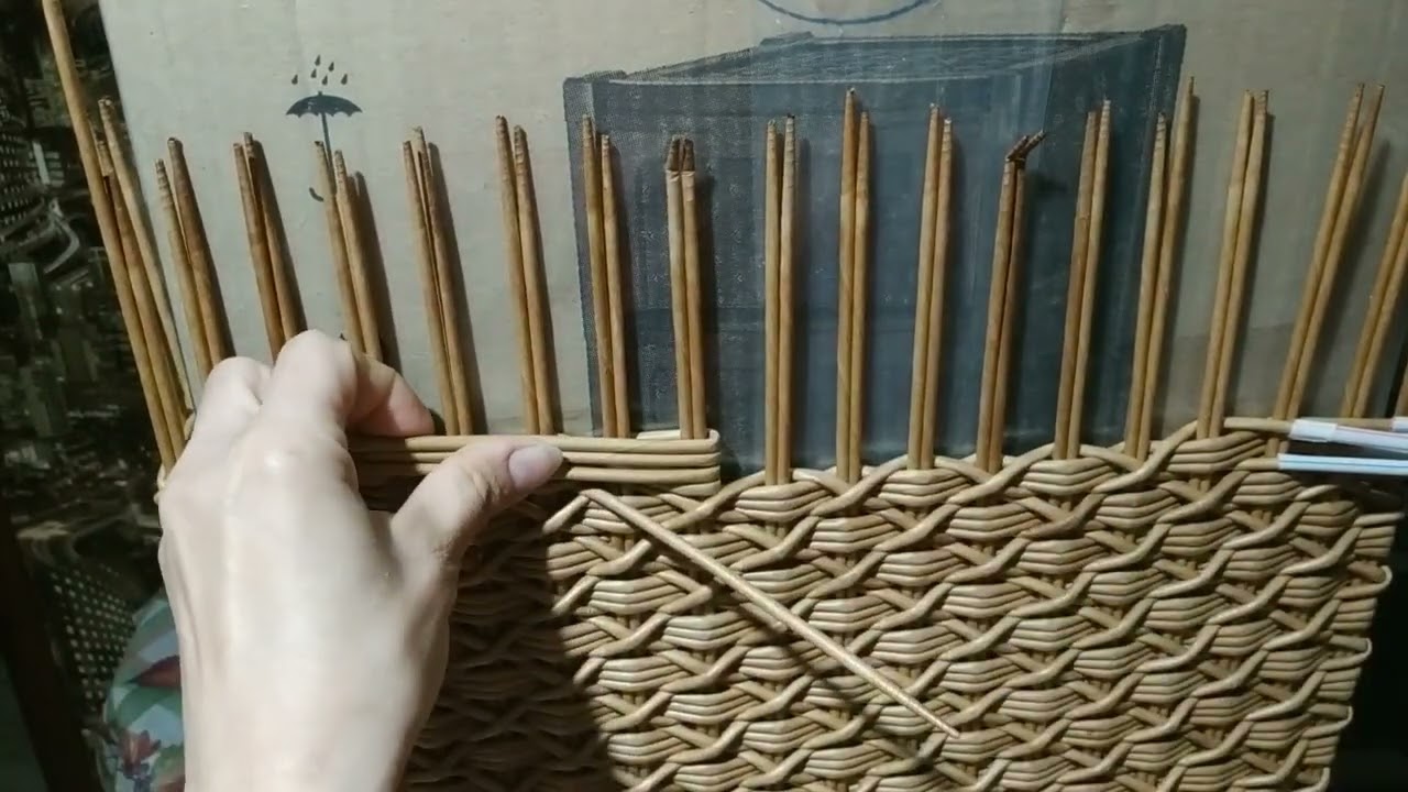 Отверстия под ручки на узоре.