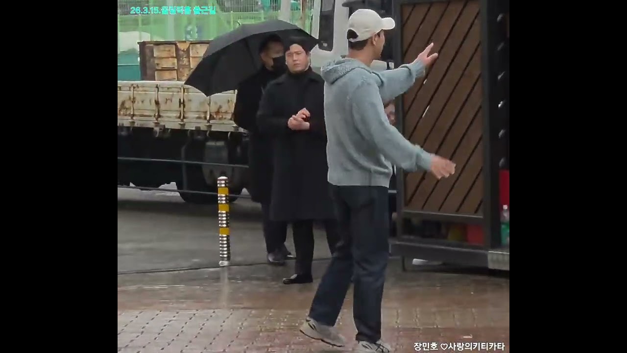 26.3.15. 서울 막콘  빗속으로 사랑의티키타카 출근길   깜짝 춤솜시로 민트들의 환영인사