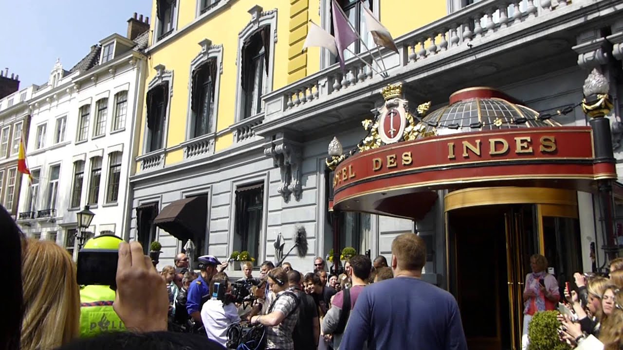 Niall and Harry outside the hotel in The Hague before leaving for Ziggodome 3-5-13