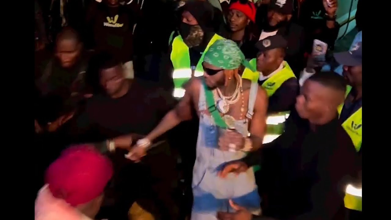 DIAMOND ampiga SHABIKI Mwizi wa CHENI Mbele ya ZUCHU