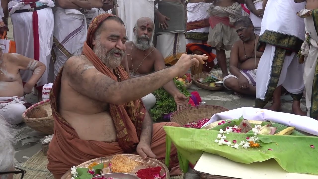 Pujya Shankaracharya Swamiji performs Saikata Linga Parameshwara Puja at Dasashwameda Ghat Prayagraj