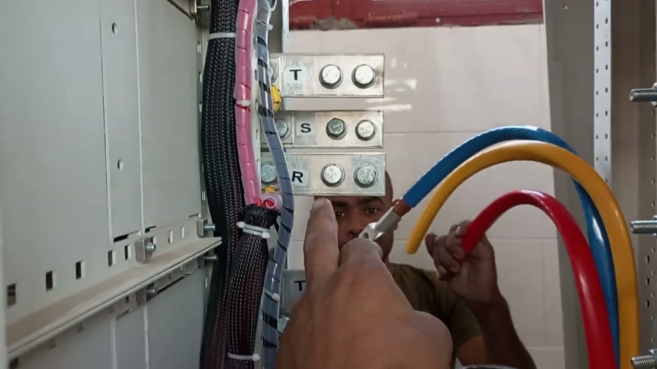 اعمال الكهرباء بمحطات رفع مياه الصرف