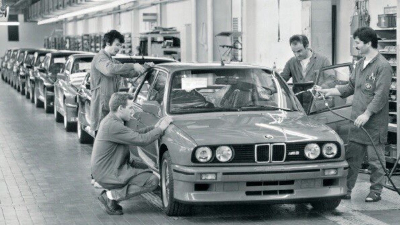 BMW, na kt&oacute;re było stać każdego. Dziś kosztuje jak nowe M3