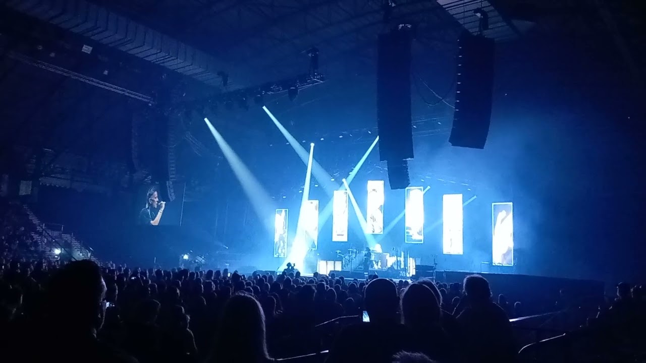 Deacon Blue introduction to Loaded 17 September 2023 Tribute to Graeme Kelling. Newcastle Arena