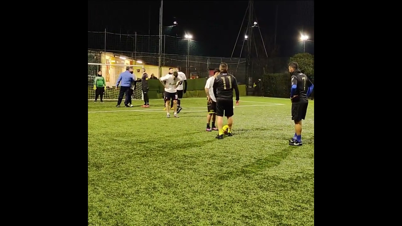 Davide Vs David - #perte #football #soccer #calcio #calcioa8 #virali #italia  #calcioamatoriale