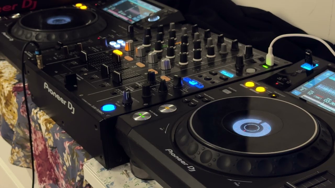 KAAZ VOL 001 | Funky, Groovy & Deep House Bedroom Session
