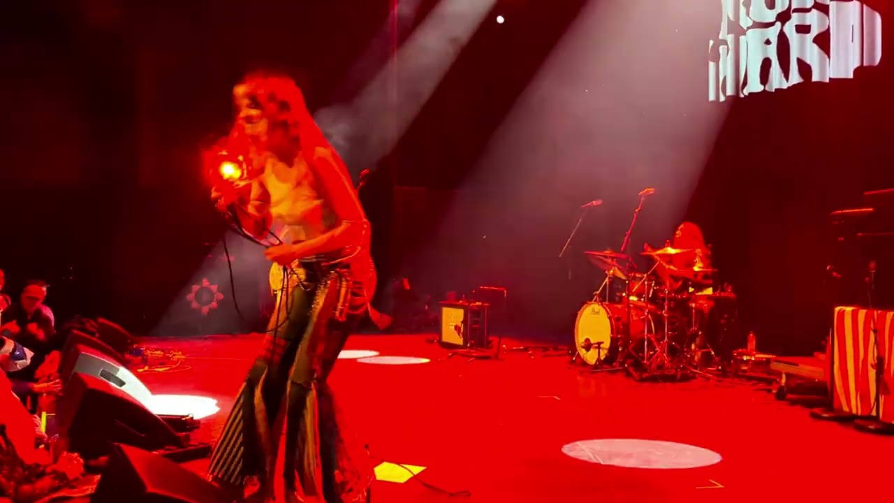 Lauren Ruth Ward (IndieRock USA)@Grenswerk (Down By The River 2024), Venlo 14.04.2024 [4/4]