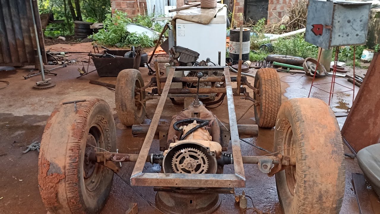 Fiz o chassis do Trator com Caixa de Marchas de Fusca e motor de moto