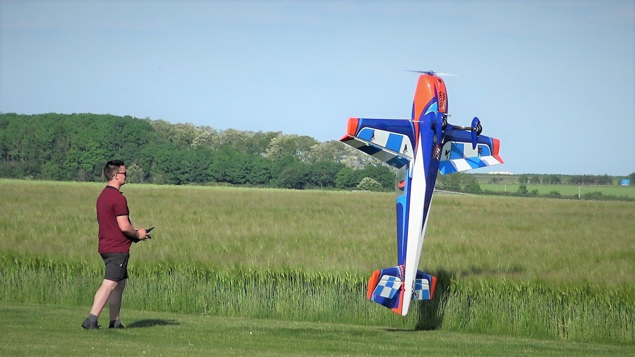 Voltige EXTRA 300 RC  AMAC ARRAS 2019