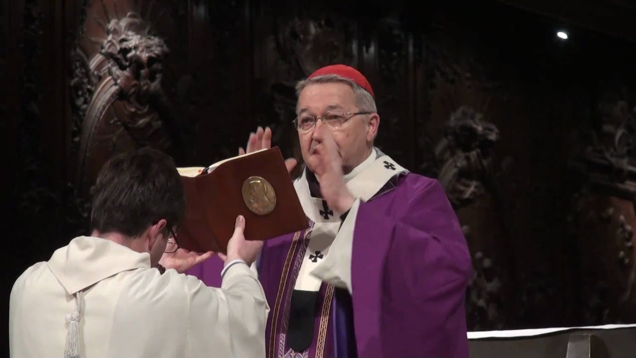 02-Messe à la Cathédrale Notre-Dame de Paris avec le Père Samuel