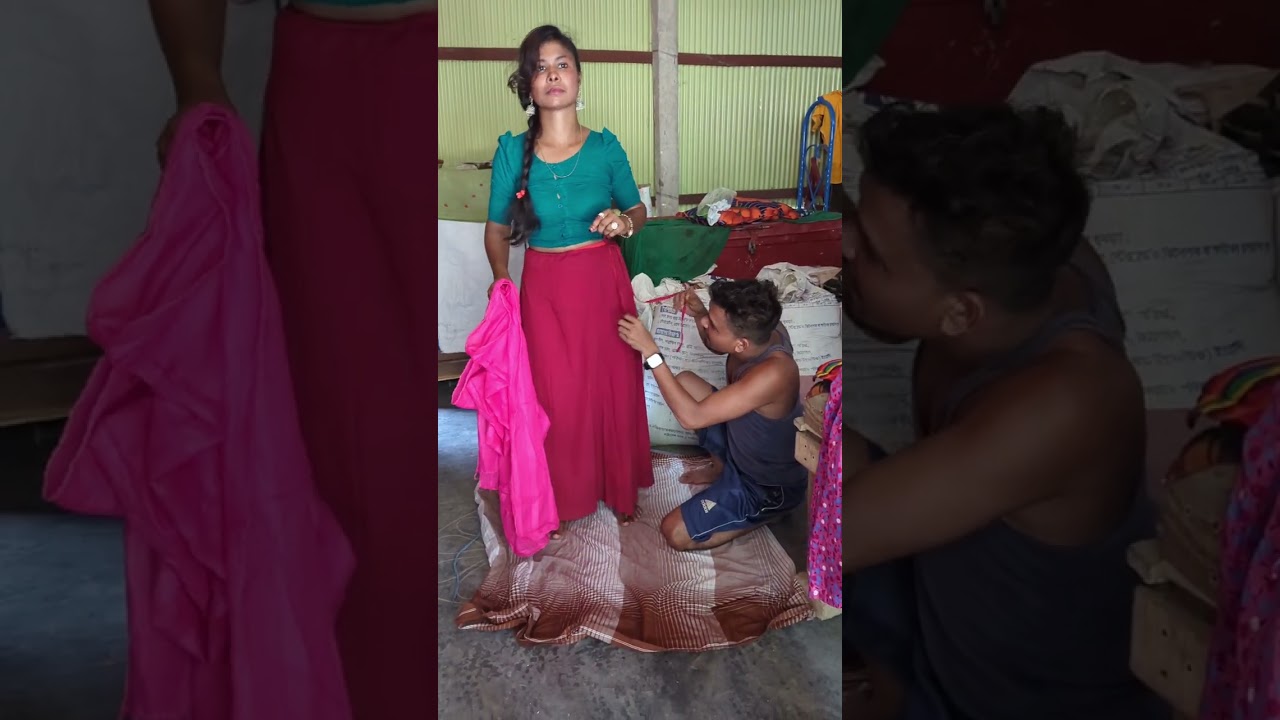 লুকিয়ে লুকিয়ে ভাবিকে হালকা করে কাপড় তুলে কি দেকে