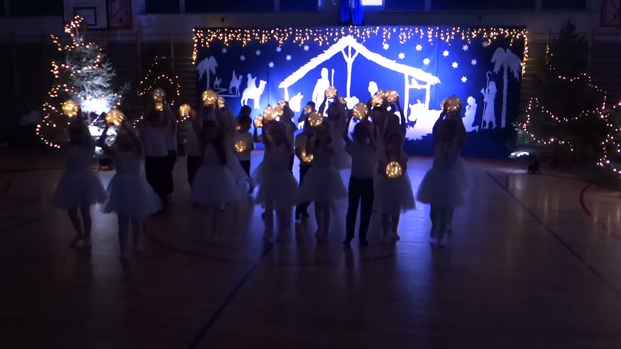 Taniec aniołów z lampionami