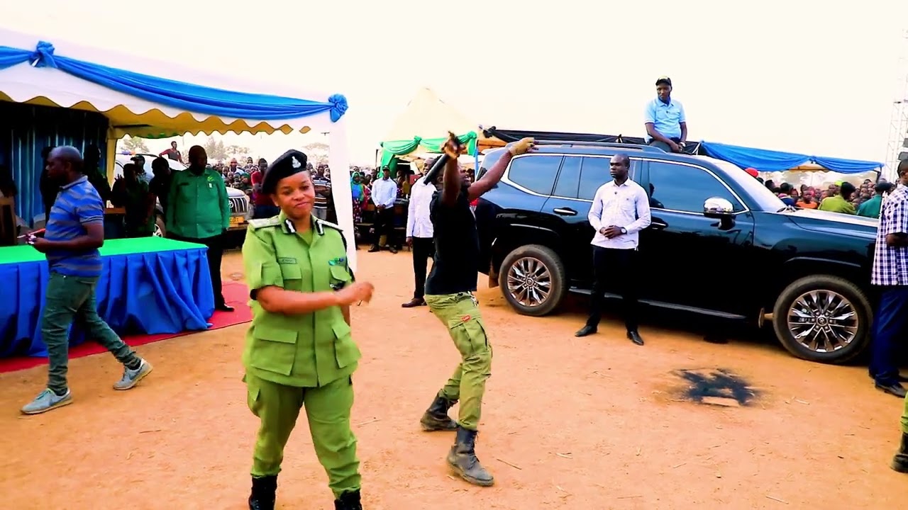 MAGAMBO MACHIM .amkosha NAIBU WAZIR MKUU .chek njonjo zake