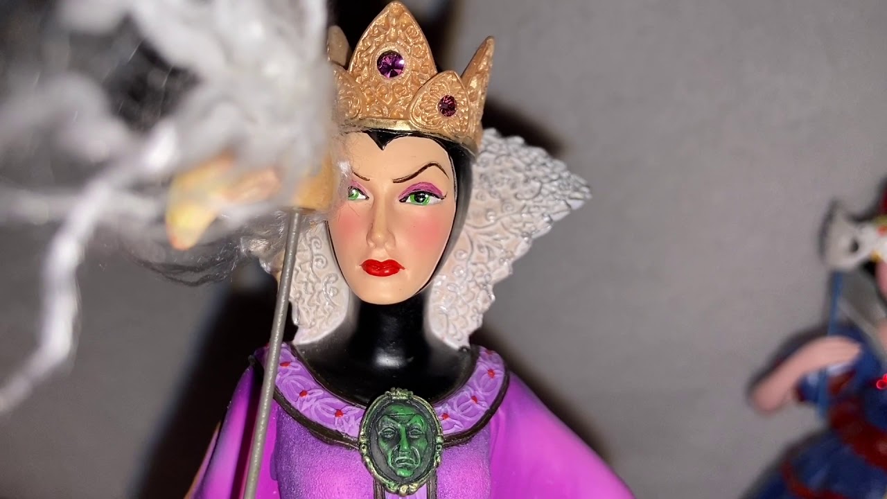 Disney Enesco Couture De Force Evil Queen figurine (masquerade series)  🍎 👑