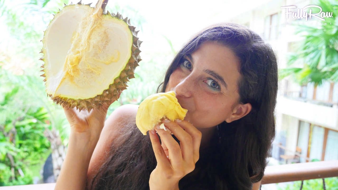 How to Pick & Eat Ripe Durian! BALI VLOG DAY 3