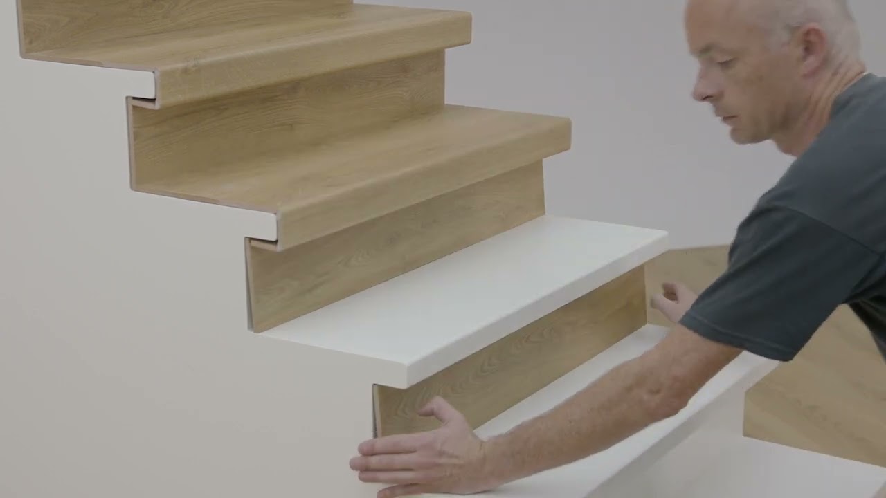 Comment poser un couvre-marche en vinyle Quick Step ?