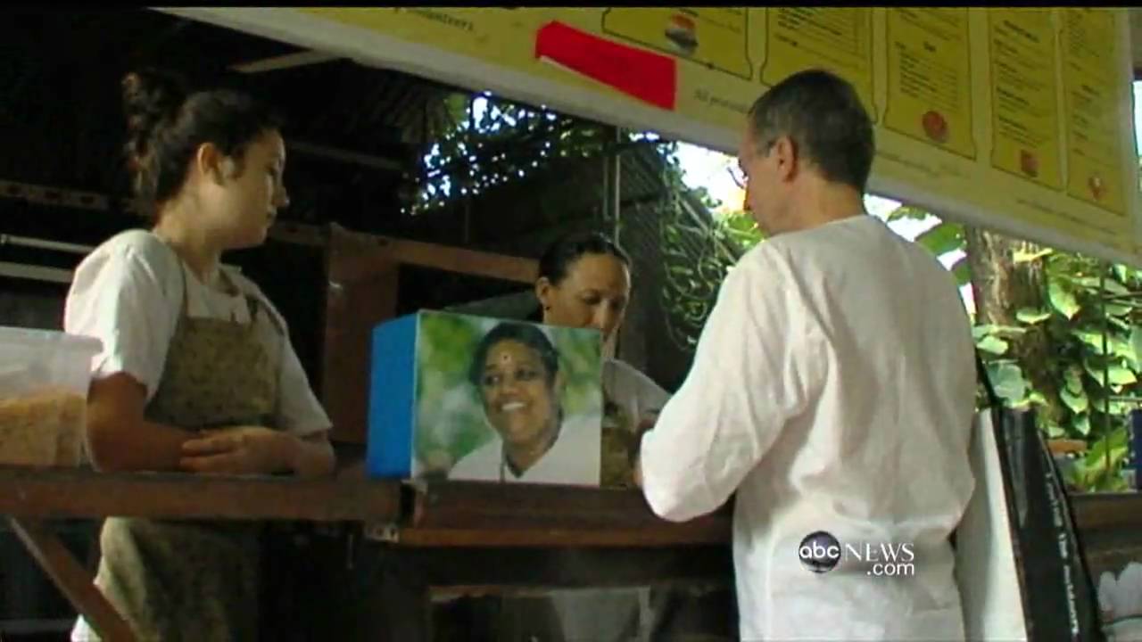 Americans Flock to 'Hugging Saint' - ABC News.flv