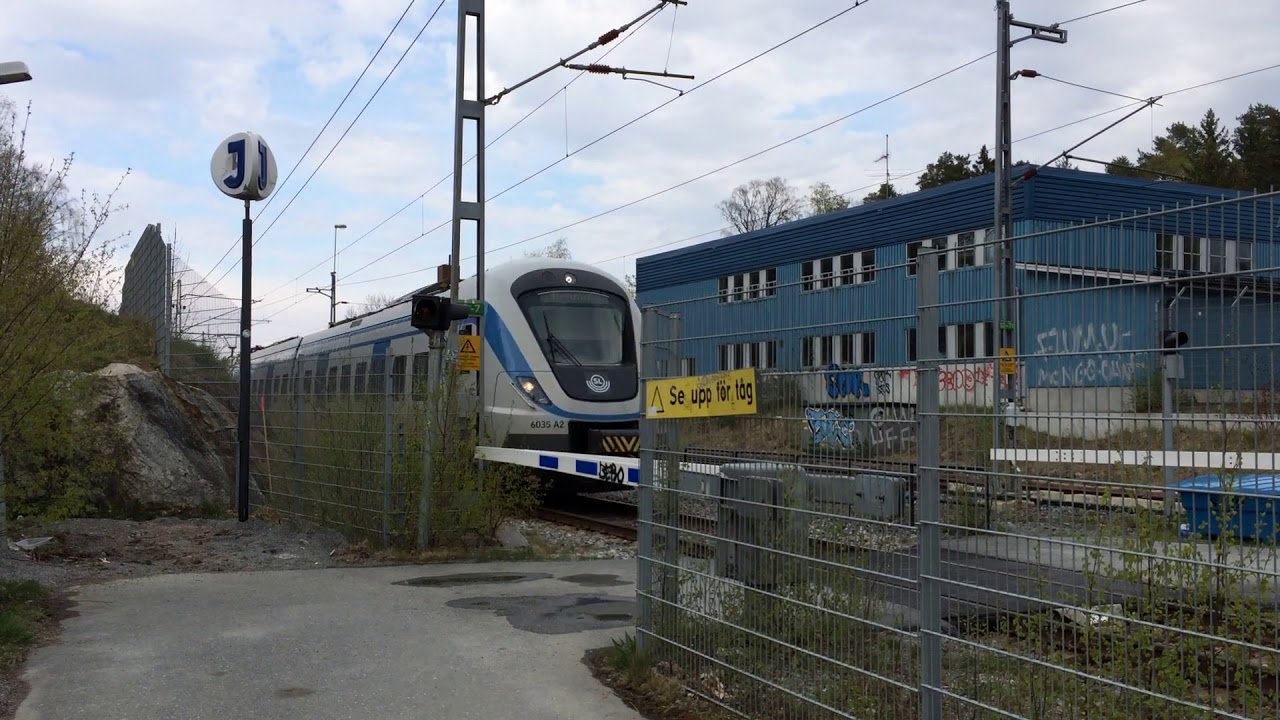 Plattformsbommar Ösmo / Swedish platform path level crossing