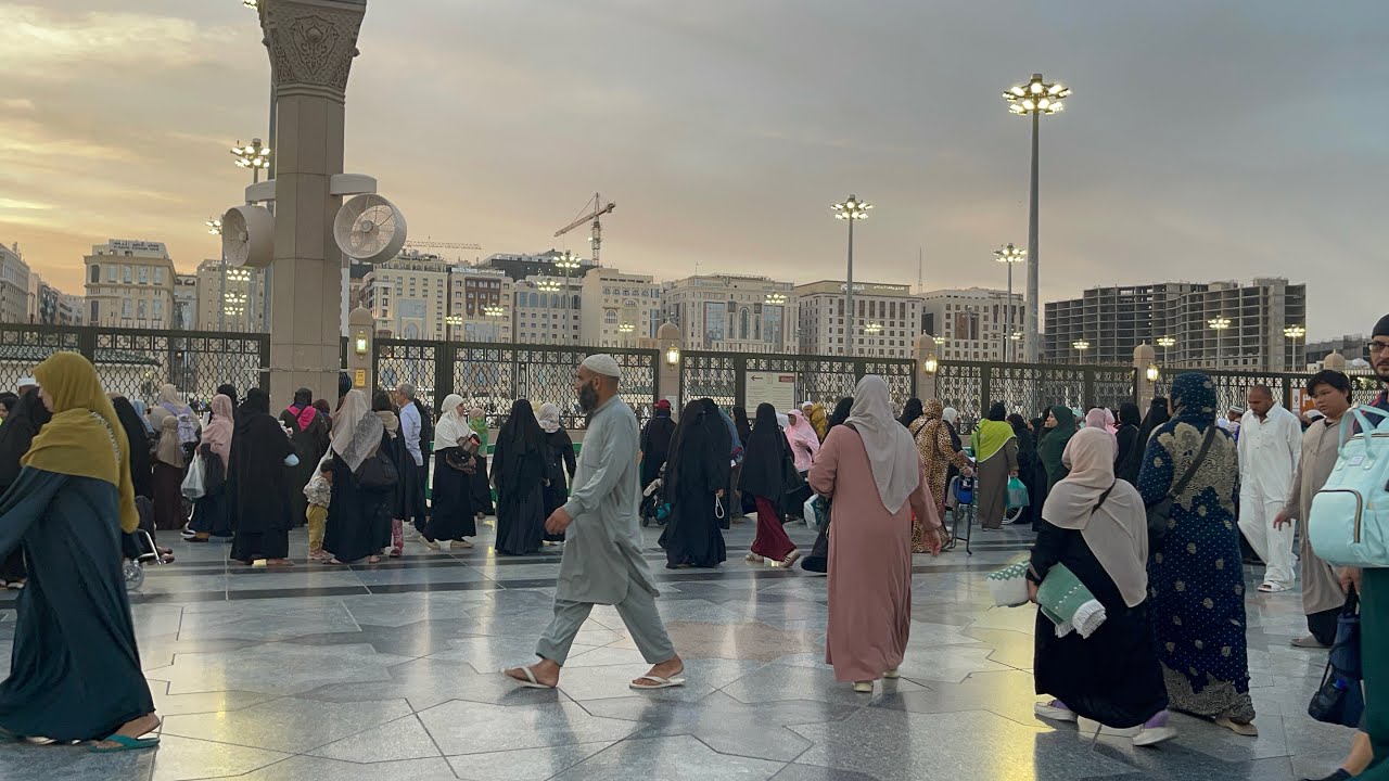 جولة مسائية جديدة في ساحات المسجد النبوي الشريف المدينة المنورة الحرمين الشريفين السعودية 