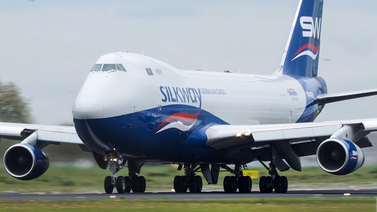 HARD BOEING 747 LANDING - B747 hammering down on the RUNWAY