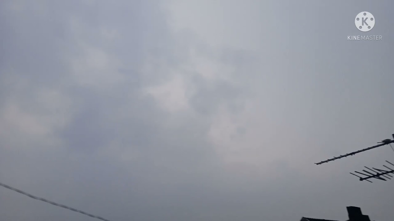 hujan turun senja hari