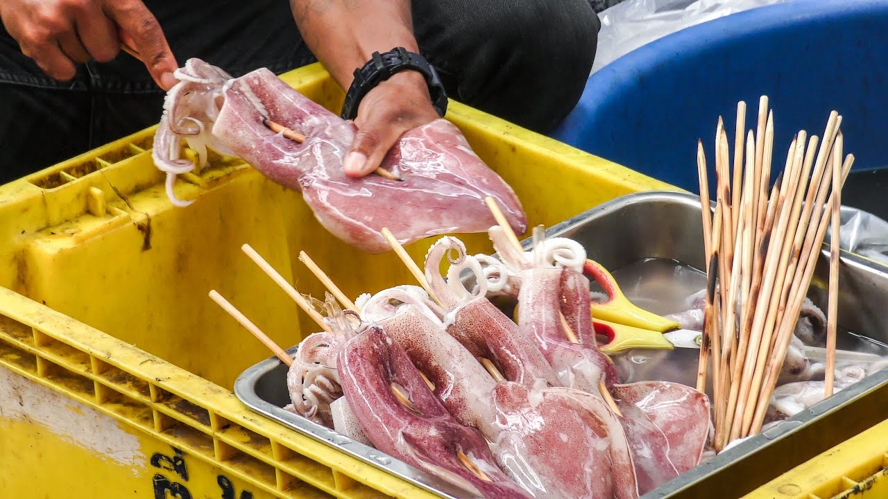 Cooking Thai Squids on the Grill. Bangkok Street Food