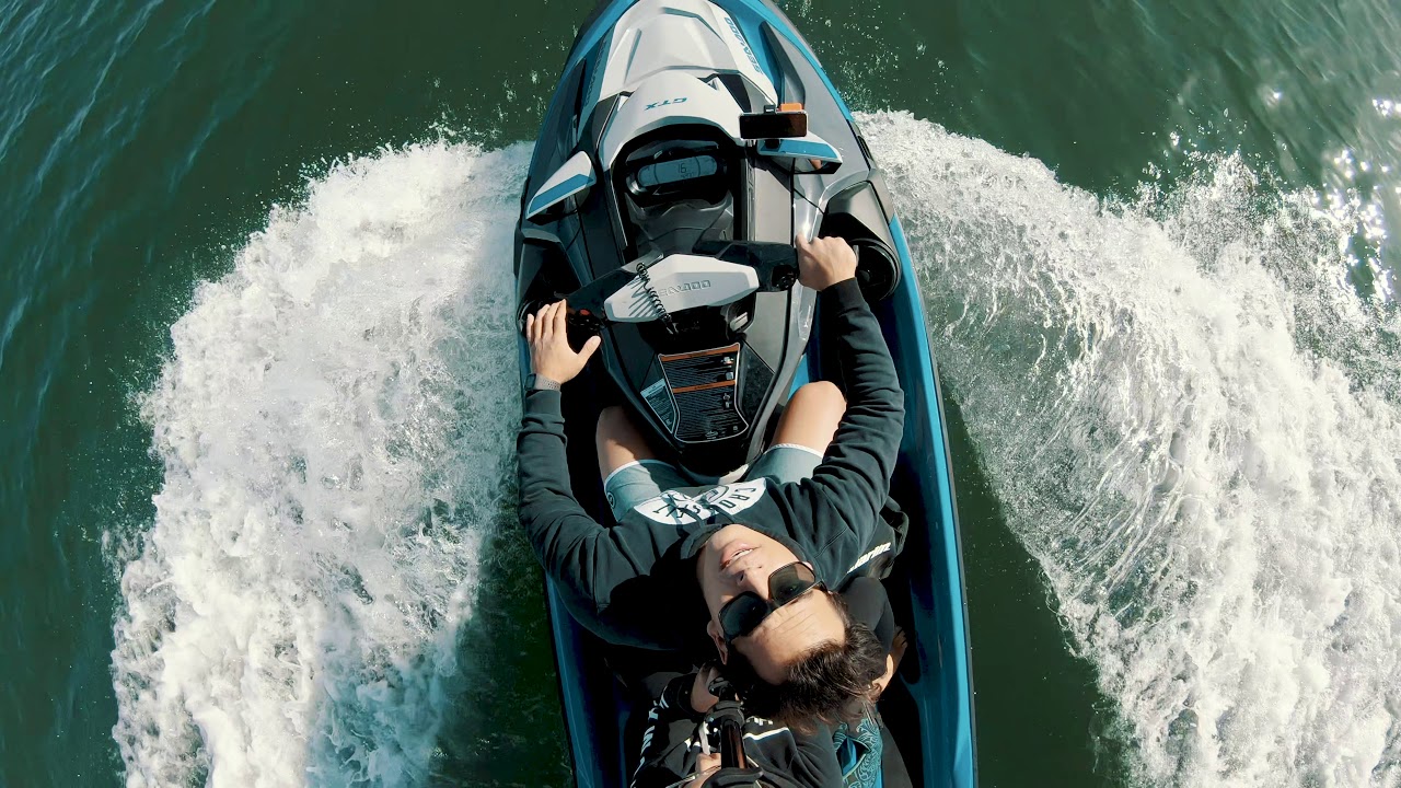 Jet skiing around a shipwreck in Adelaide