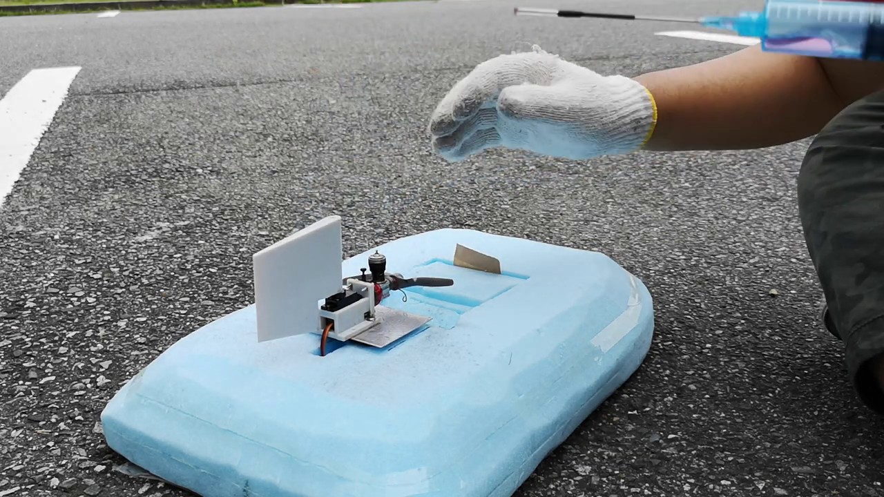Gas-powered RC hovercraft prototype : Cox Pee Wee .020 single engine