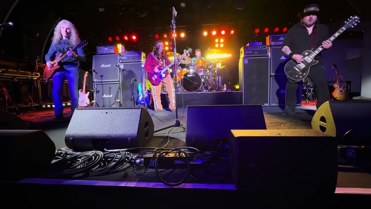 TWO WOLF - Fox Chase - Rock Legends Cruise XIII