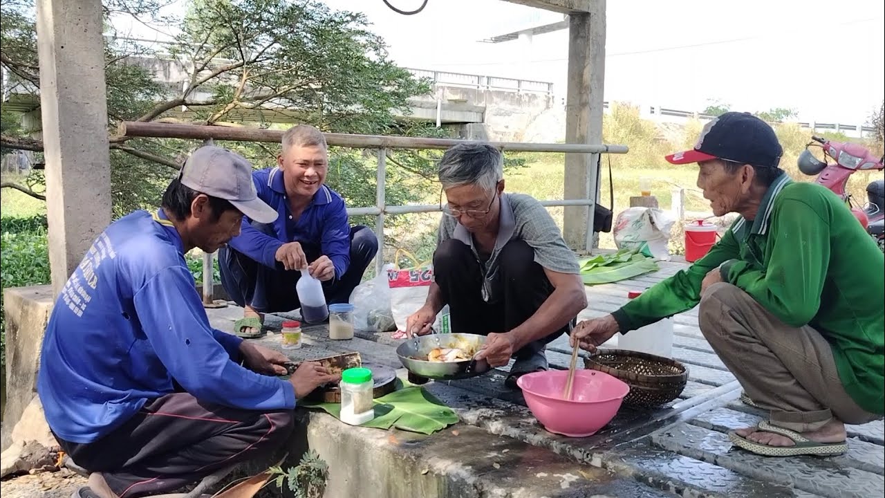 Sãn Được Cá Ngon Làm Cá Kho  Trái Me Cá Lóc Nướng.Lai Rai,, Kiệt Làng Quê.,,